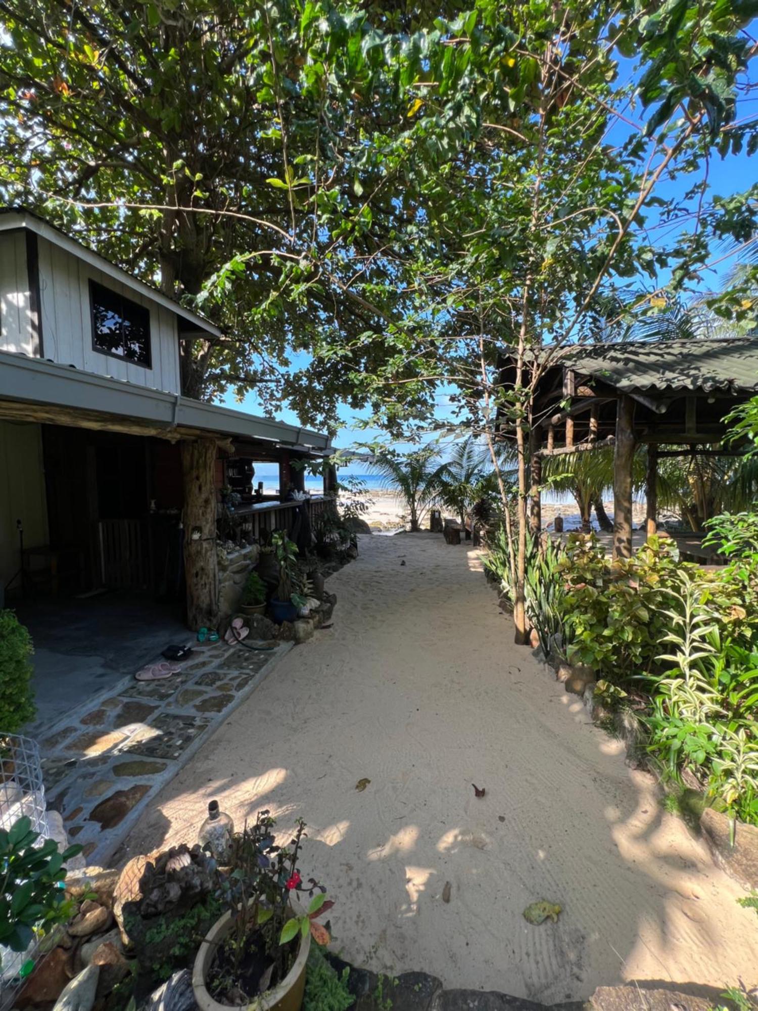Beach House Kampung Genting Εξωτερικό φωτογραφία