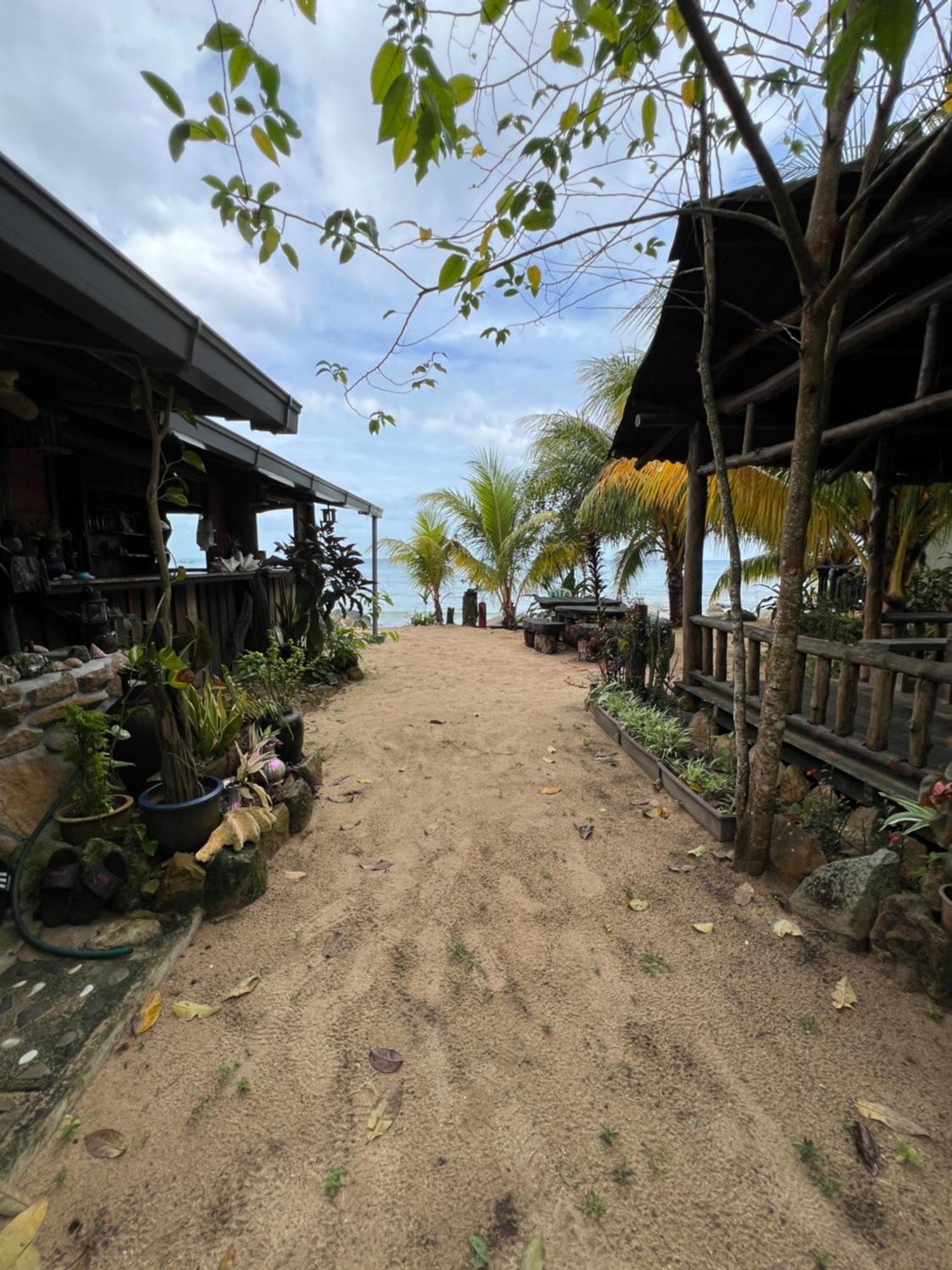 Beach House Kampung Genting Εξωτερικό φωτογραφία